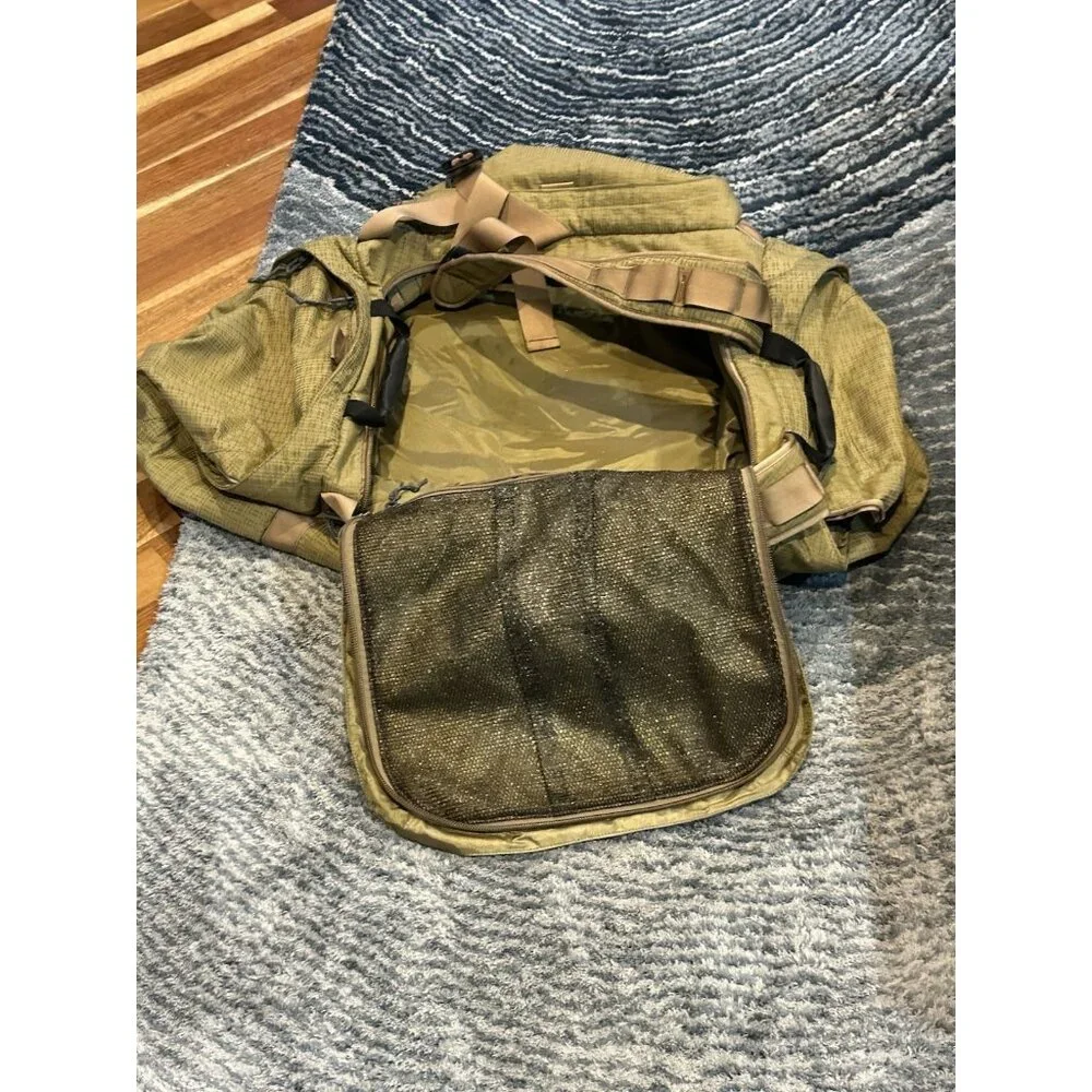 SPECIALTY DEFENSE SYSTEMS Liberty Tactical Duffel Coyote Brown